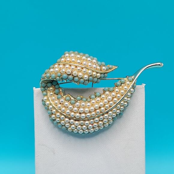 BSK Vintage Turquoise Bead Glass Pearl Brooch, Designer Brooch, 1960s - Picture 10 of 11